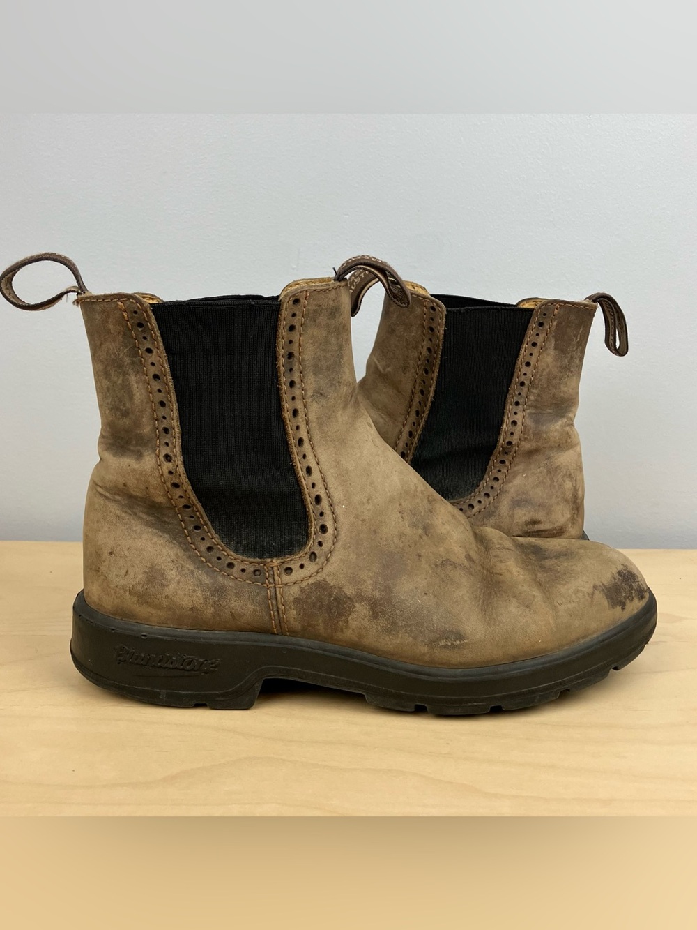 Blundstone Brown Leather Chelsea Ankle Boots. NOTE photos - Picture 2 of 11